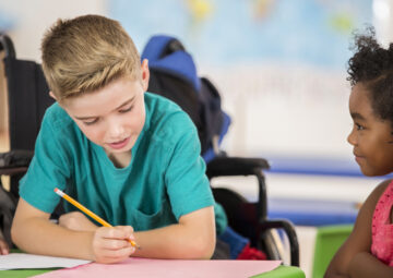 Photo d'enfants dans une classe