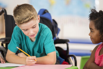 Photo d'enfants dans une classe
